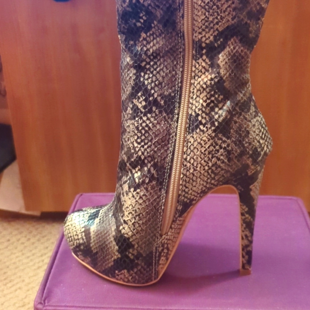 Faux Skin zippered platform heeled boot